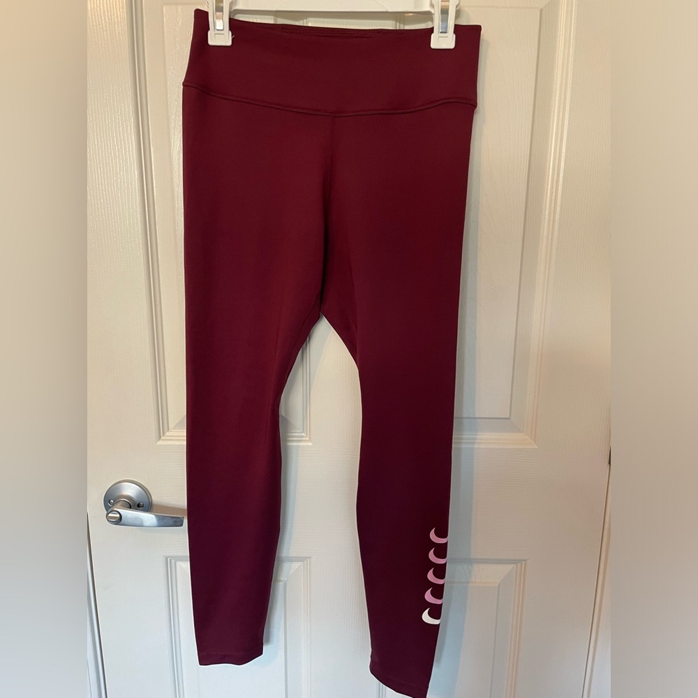 Nike Swoosh Dri-Fit Mid-Rise Tight Fit size M